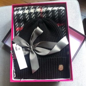 VINCE CAMUTO Beanie and Scarf Boxed Set